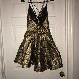 Good mini dress with a strappy back